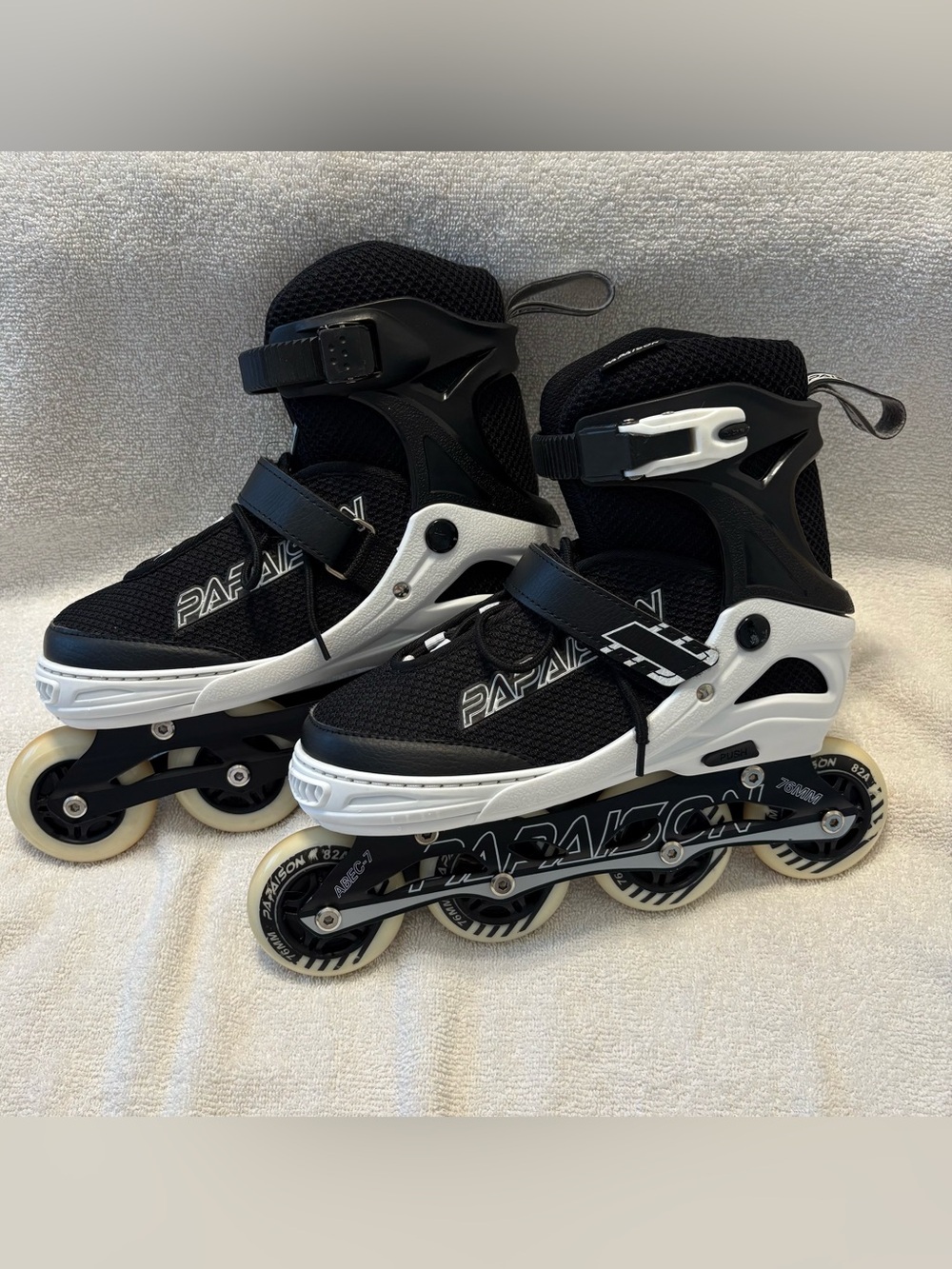 Papaison Adjustable Roller Skates/Inline Skates UK 6-8 Light Up Wheels Black